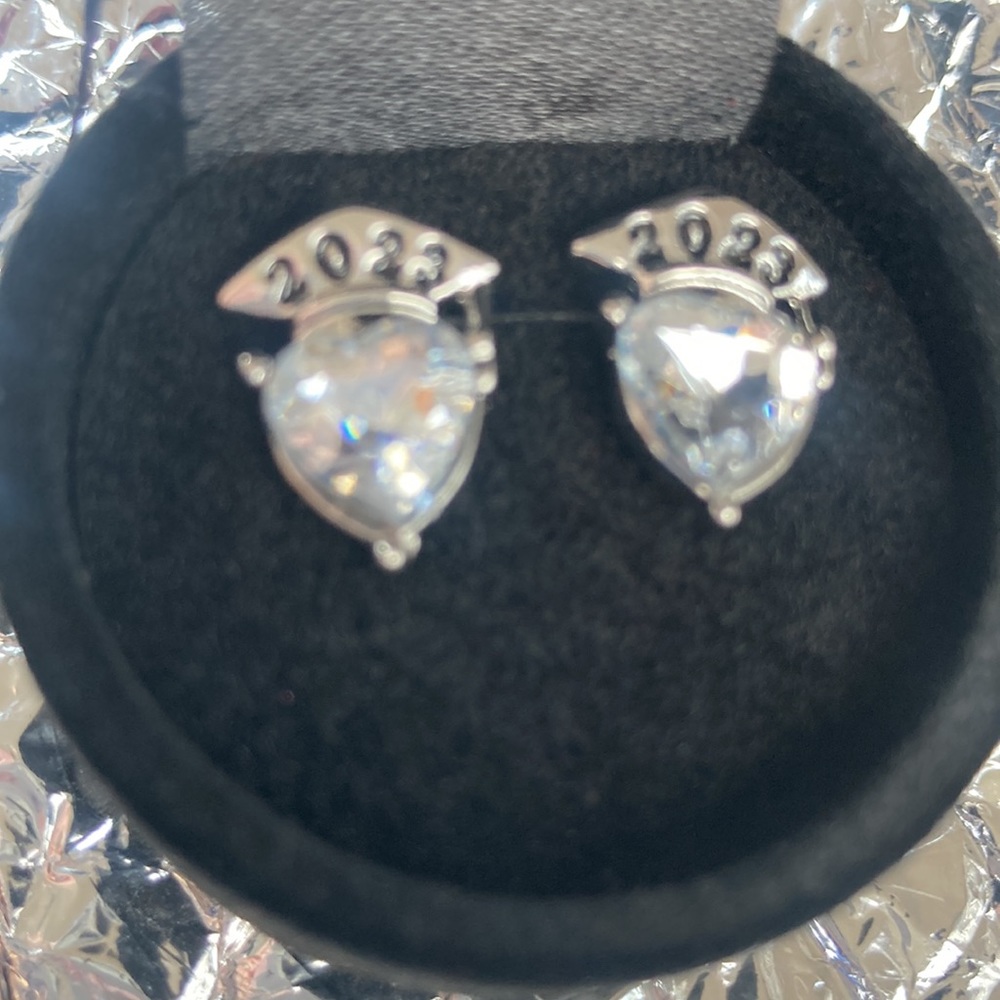 2023🚨 GRADUATION NWT class of 2023 silver rhinestone earrings graduation 👩‍🎓